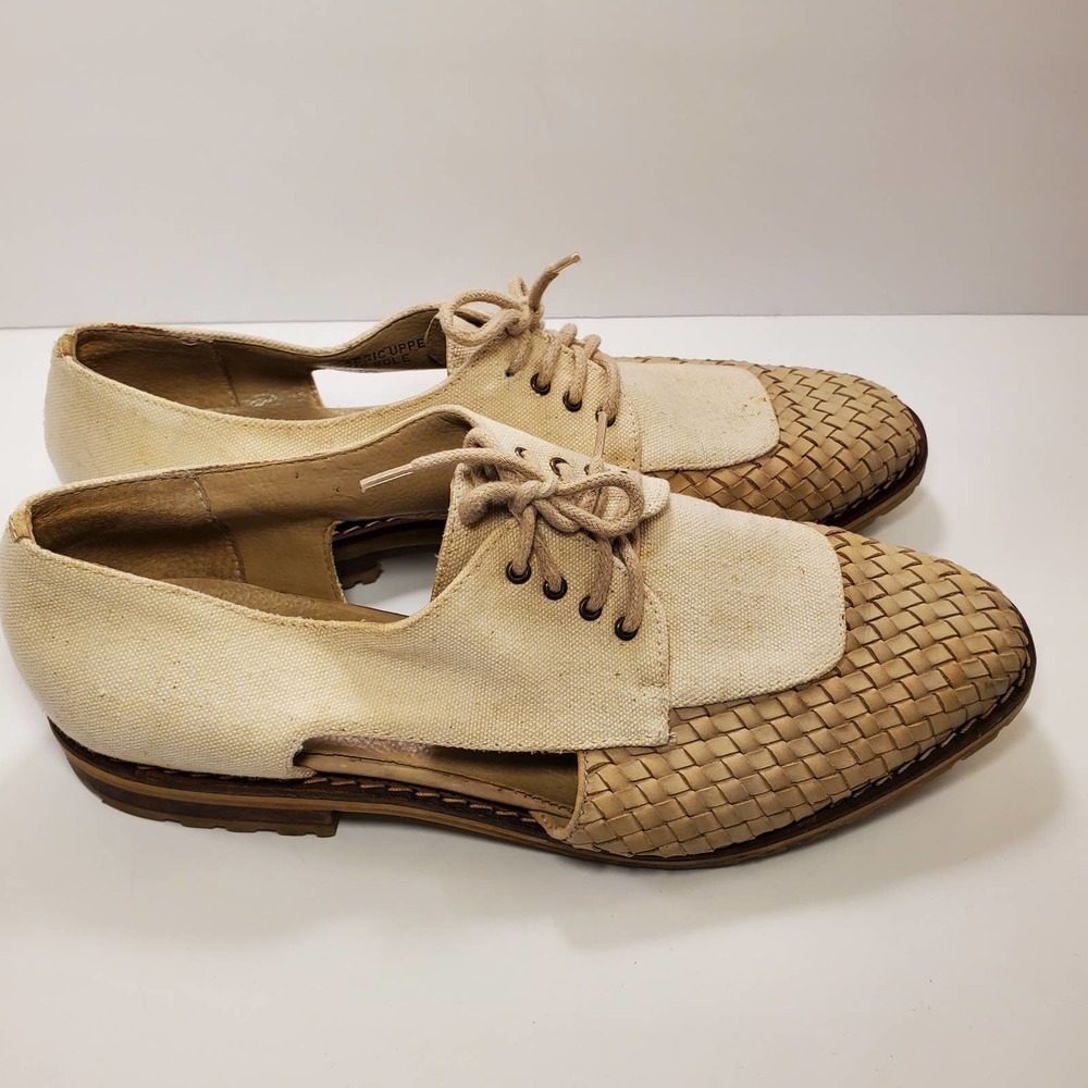 Cream Side Cutout Shoes, sz 8 - Picture 3 of 7